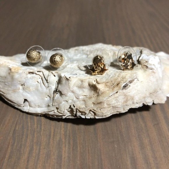 Jewelry - 2 PAIRS OF EARRINGS STUDS